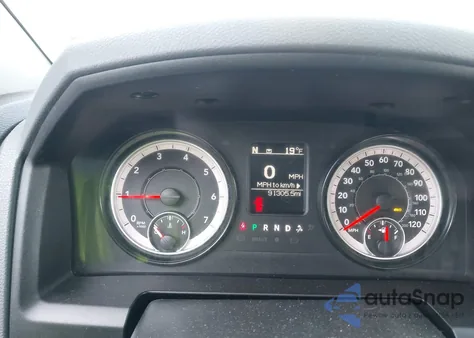 2019 Ram 1500 Classic Express 4X4 6'4 Box z USA, uszkodzony, nr VIN 1C6RR7FT3KS543316